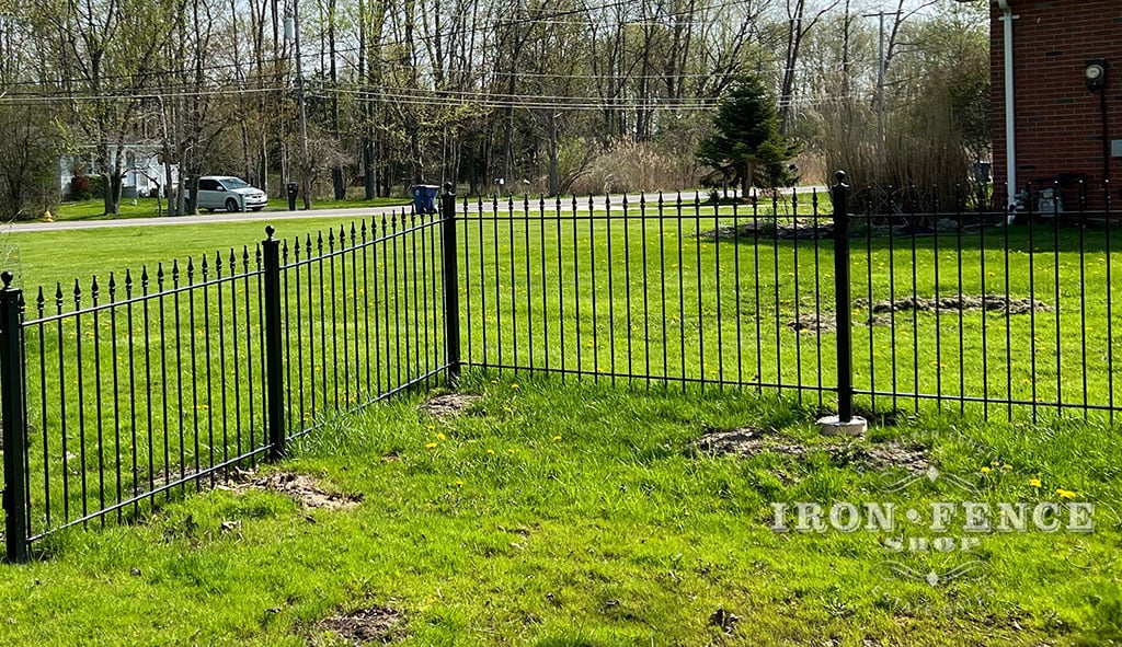 Classic Rackable Iron Fence in a 4ft Height