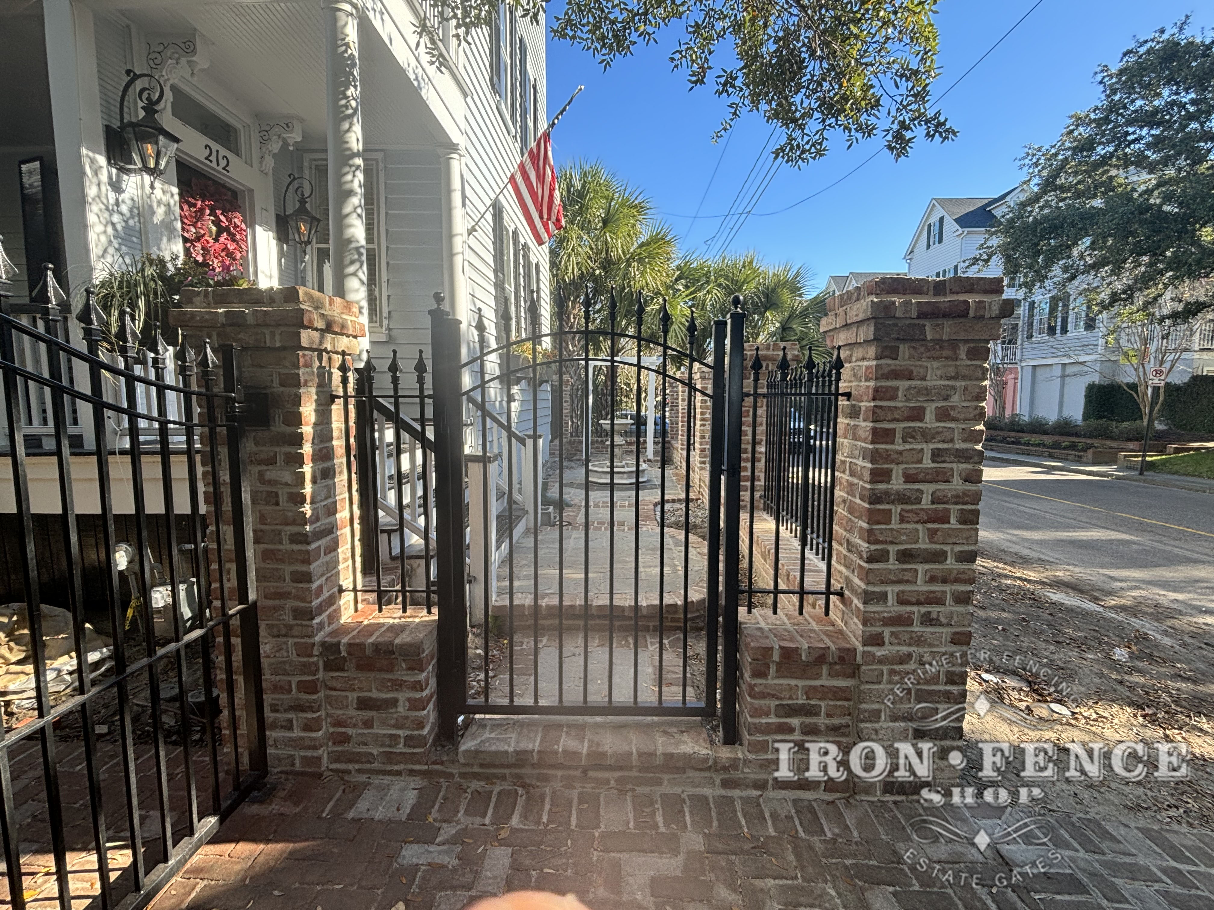 Classic Style Wrought Iron Arch Gate Integrated with Brick Columns