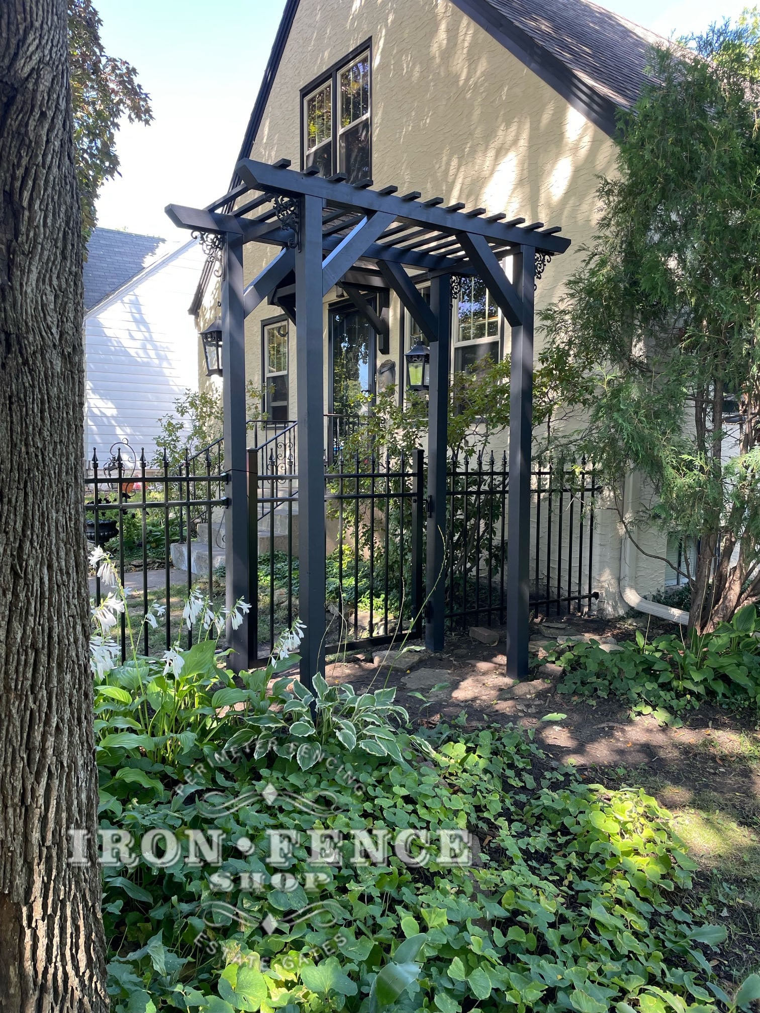 4ft Tall Classic Style Aluminum Fence in Traditional Grade