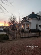 4ft Classic Style Iron Fence to Keep a Dog in the Front Yard