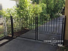 A 10ft Iron Double Gate (Two 5ft Halves) in a 4ft Height and Puppy Picket Style