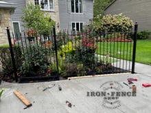 5ft Tall Classic Style Iron Fence in Traditional Grade